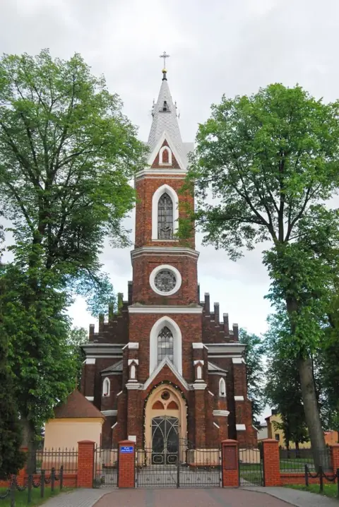 Kościół: Parafia Nawiedzenia NMP, Rusiec