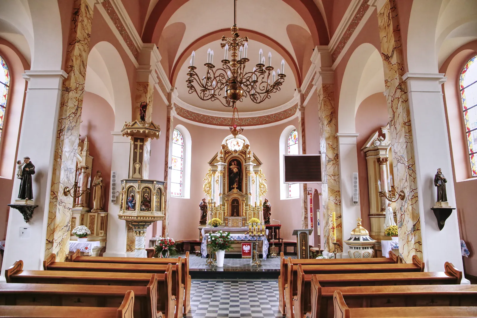 Parafia NMP Wspomożycielki Wiernych - zdjęcie 3