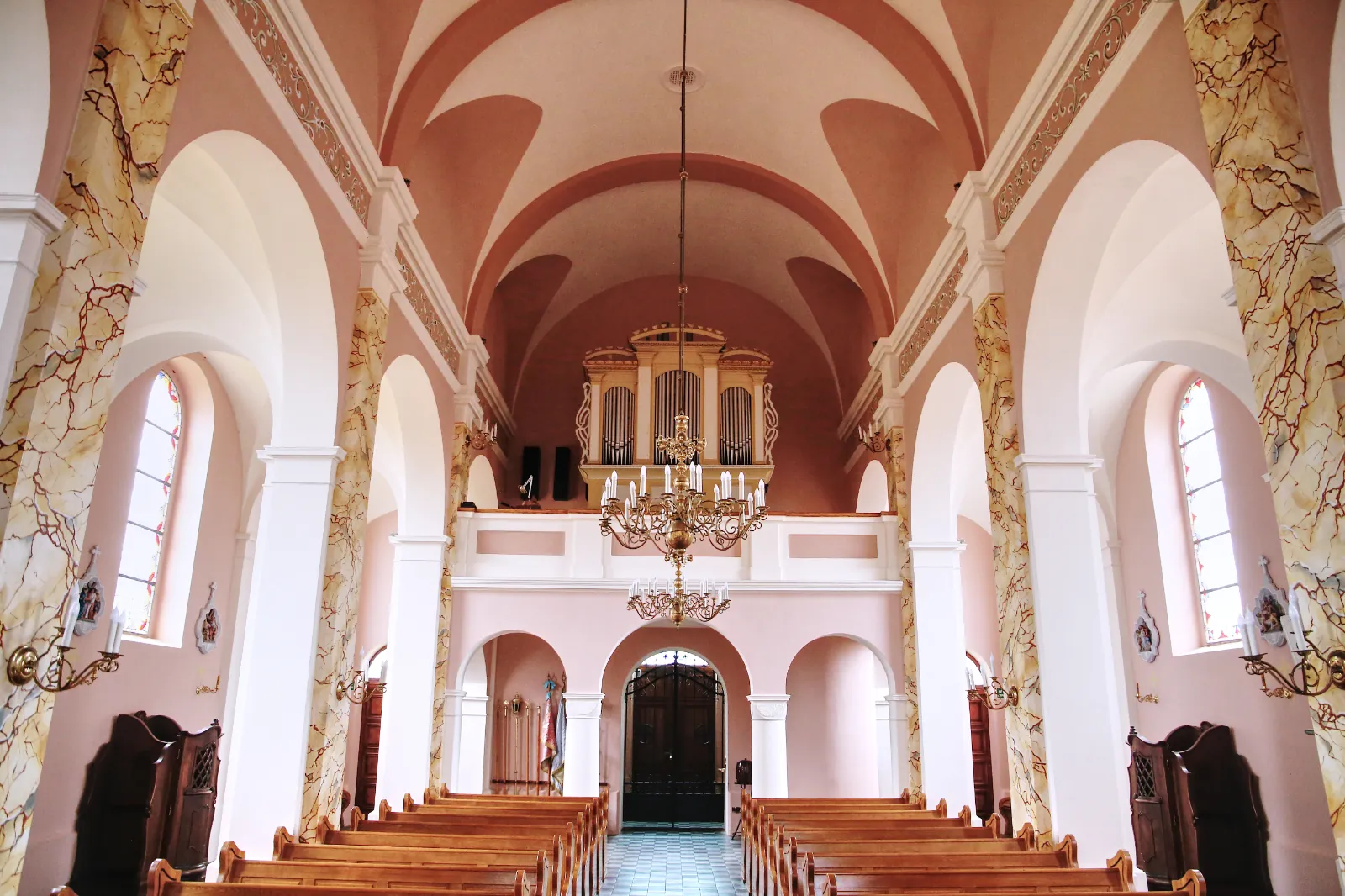 Parafia NMP Wspomożycielki Wiernych - zdjęcie 4