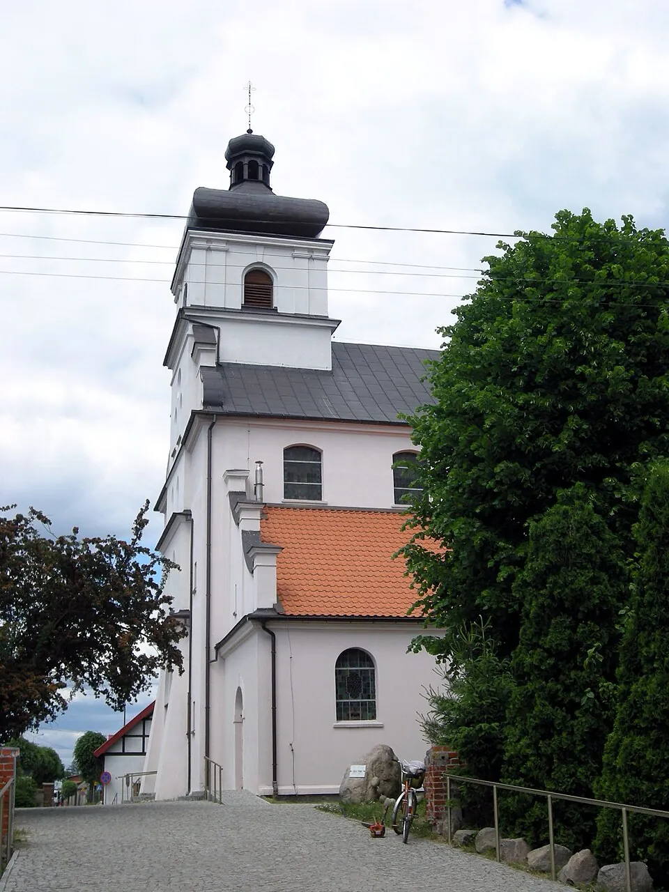 Kościół: Parafia Trójcy Świętej, Jeżewo