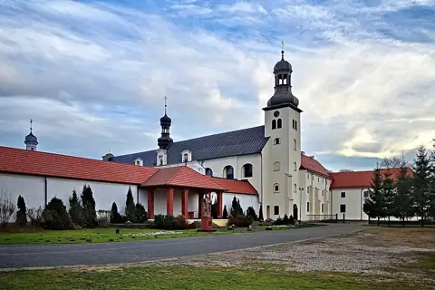 Kościół: Parafia Zwiastowania NMP, Skępe