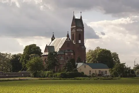 Kościół: Parafia Świętej Trójcy, Strzelce