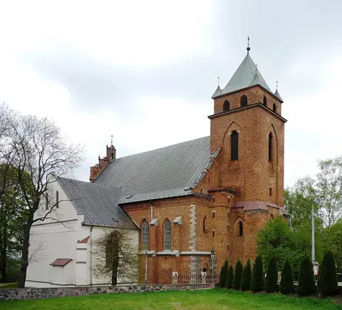 Kościół: Parafia św. Anny, Różan