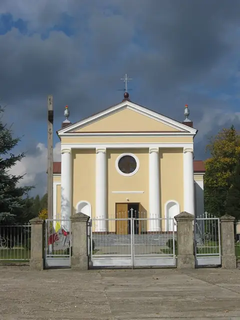 Kościół: Parafia św. Antoniego Padewskiego, Ugoszcz