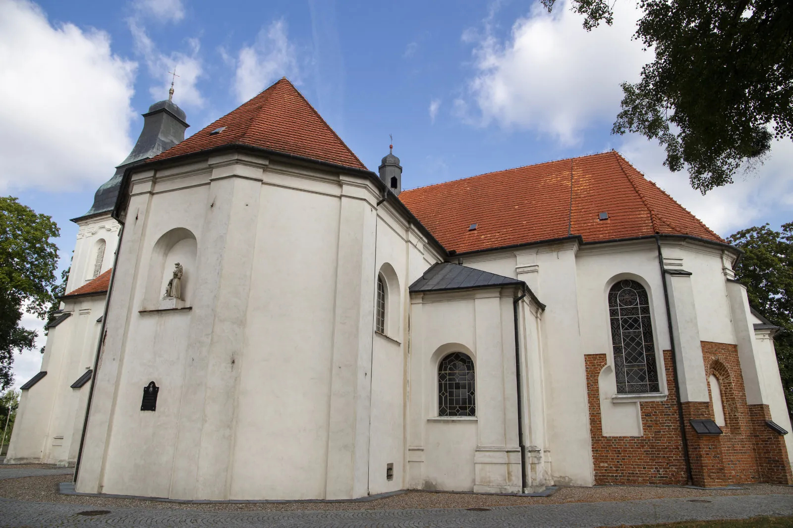 Parafia św. Ap. Piotra i Pawła - zdjęcie 2