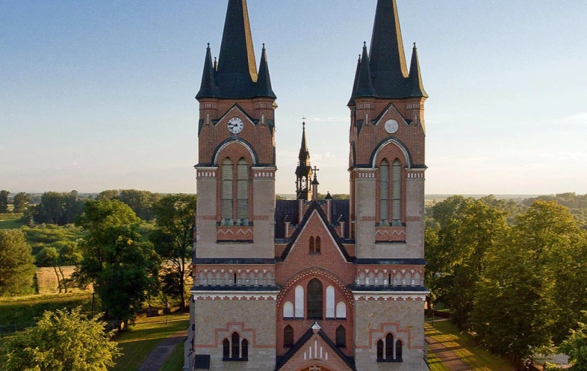 Parafia św. Ap. Piotra i Pawła - zdjęcie 2
