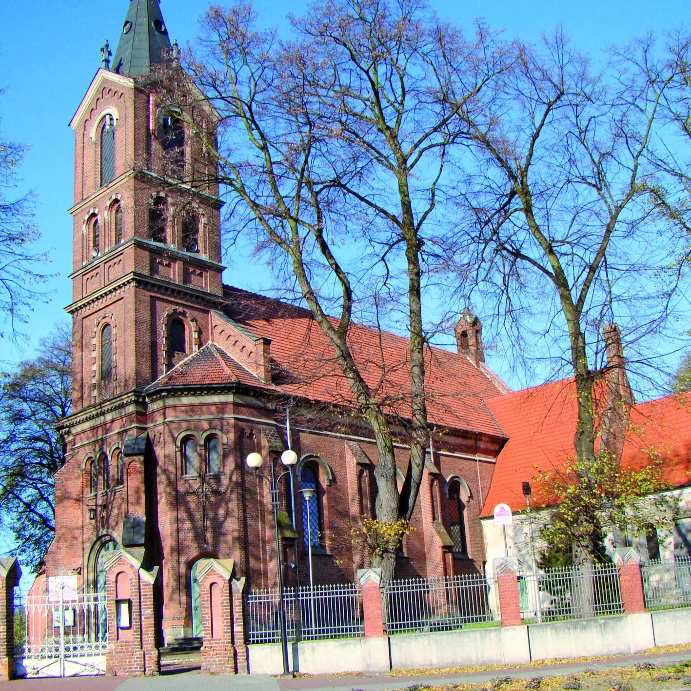 Parafia św. Ap. Piotra i Pawła - zdjęcie 2