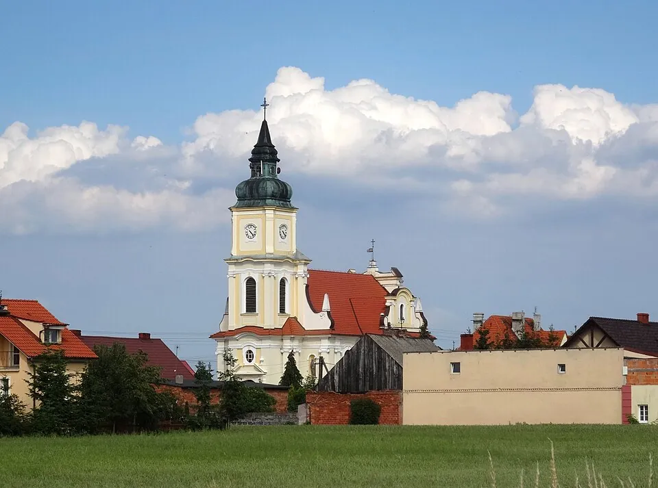 Kościół: Parafia św. Ap. Piotra i Pawła, Wierzchucin Królewski