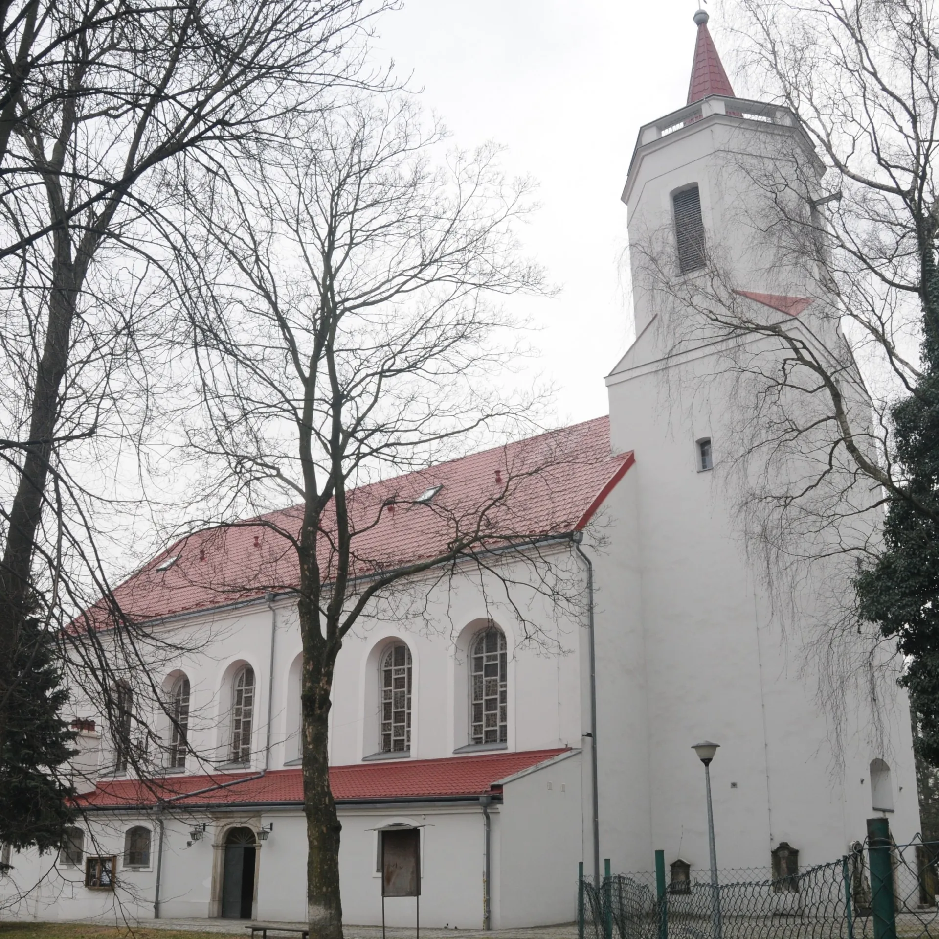 Parafia św. Apostołów Piotra i Pawła - zdjęcie 2