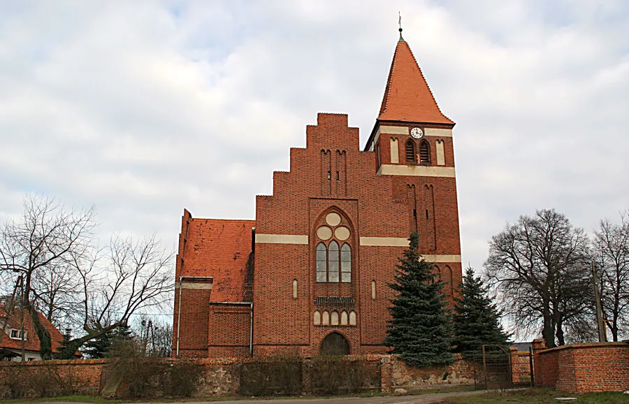 Kościół - Parafia św. Jadwigi i św. Jakuba Ap.