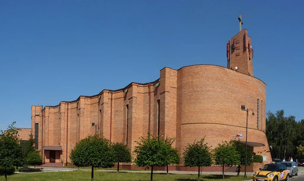 Kościół - Parafia MB Królowej Męczenników