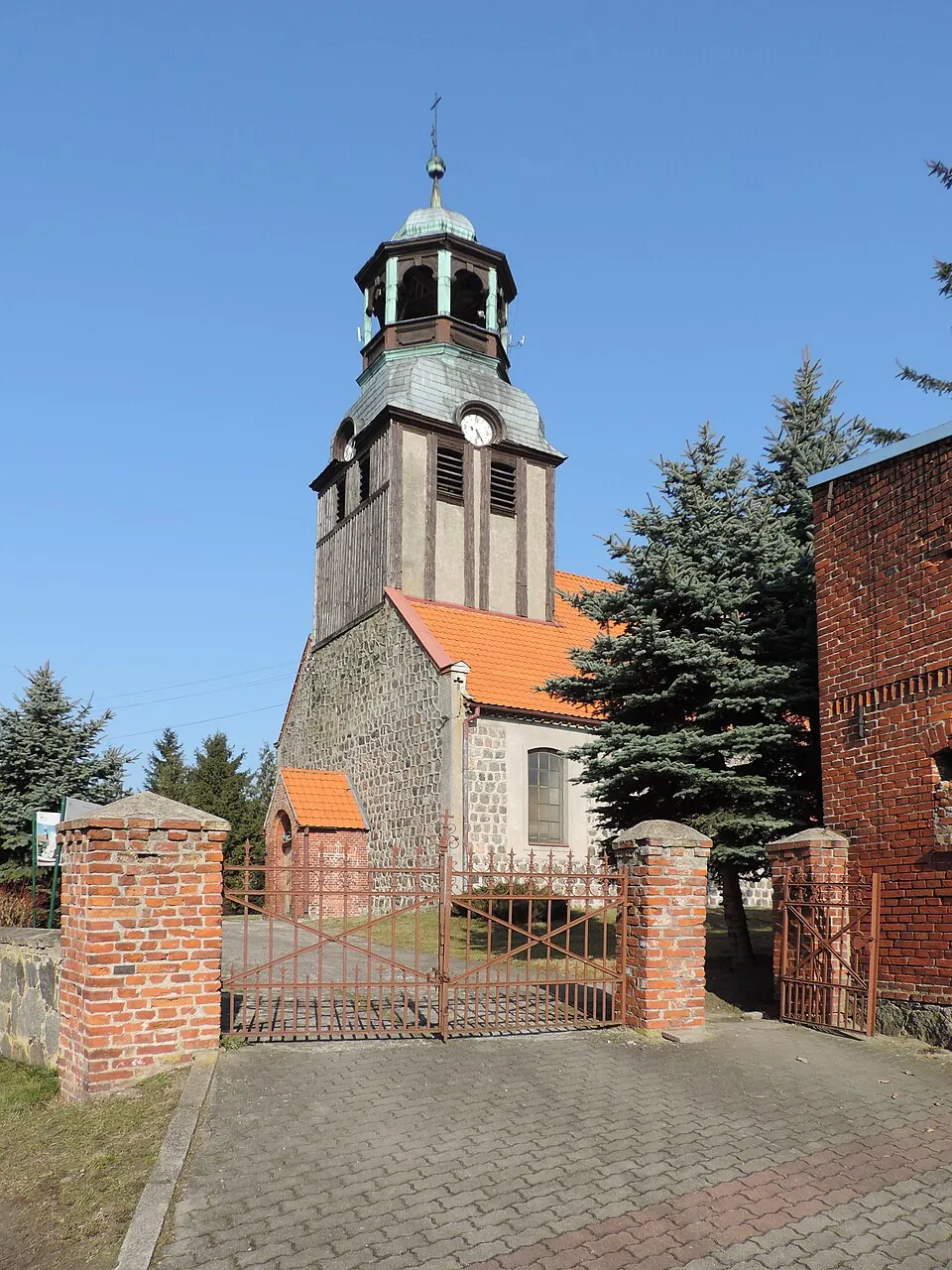 Kościół: Parafia MB Królowej Polski, Nowogródek Pomorski