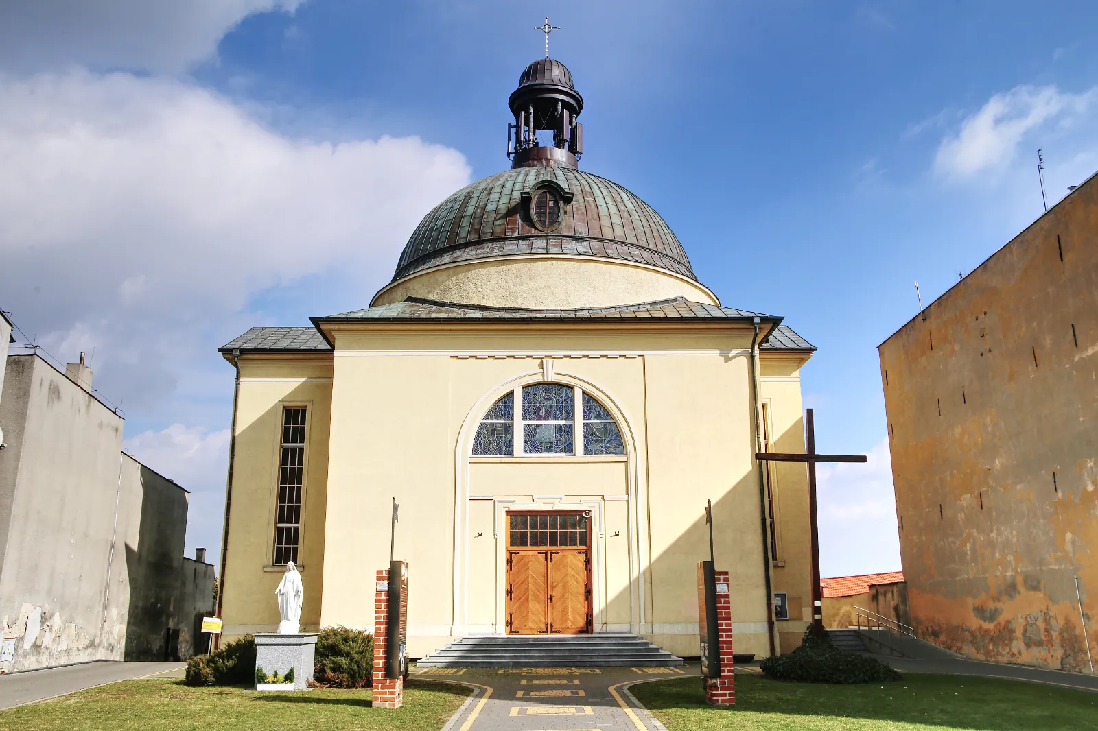 Parafia św. Teresy od dzieciątka Jezus - zdjęcie 2