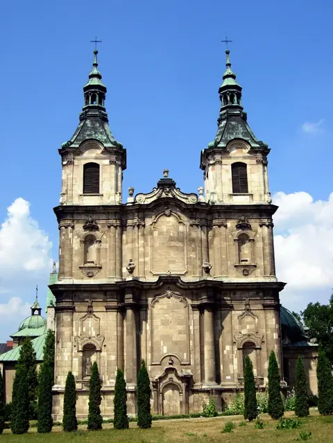 Kościół: Parafia bł. Wincentego Kadłubka BW, Jędrzejów