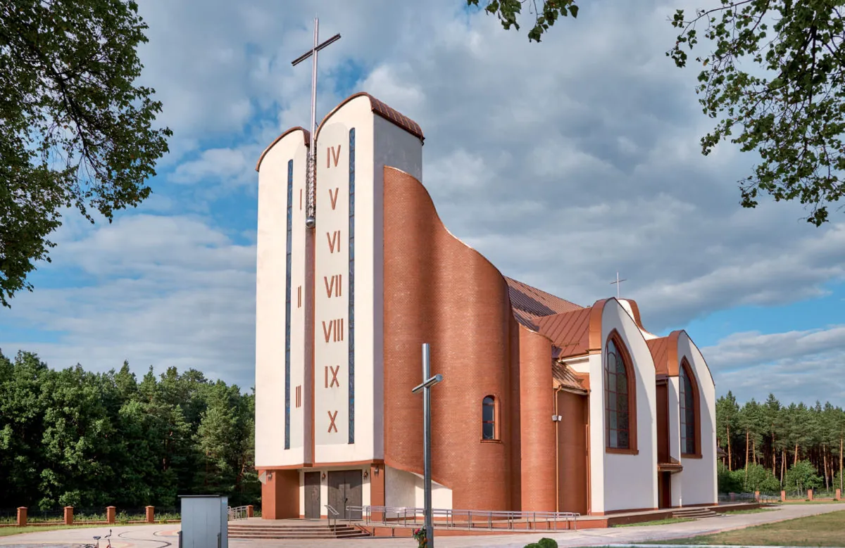 Kościół - Parafia Matki Bożej Królowej Polski