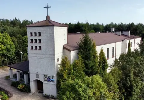 Kościół: Parafia Matki Miłosierdzia Ostrobramskiej, Pisz