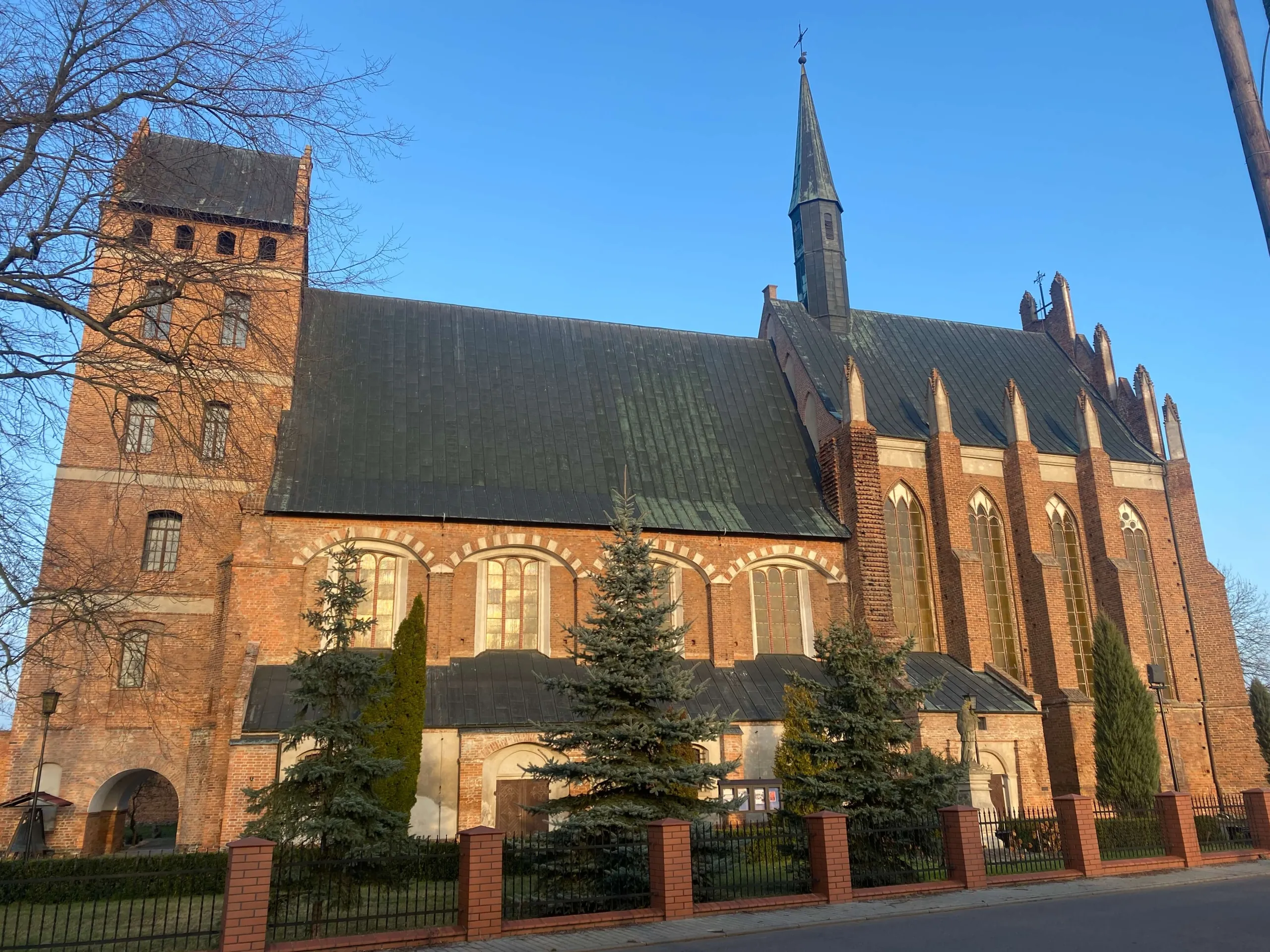 Parafia MB Częstochowskiej i św. Stanisława BM - zdjęcie 4