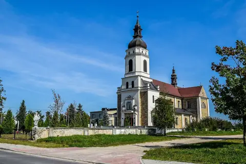 Kościół: Parafia Najświętszego Serca Pana Jezusa, Sady-Kolonia
