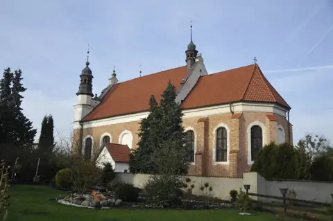 Kościół: Parafia Nawiedzenia NMP, Topolno