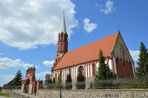 Kościół: Parafia MB Szkaplerznej, Raduń