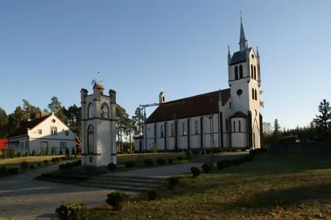 Kościół: Parafia Niepokalanego Poczęcia NMP, Lesiny Wielkie