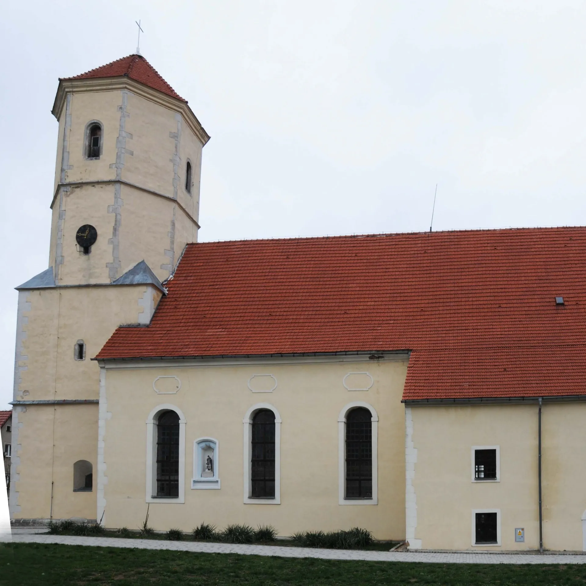 Kościół - Parafia Niepokalanego Serca NMP
