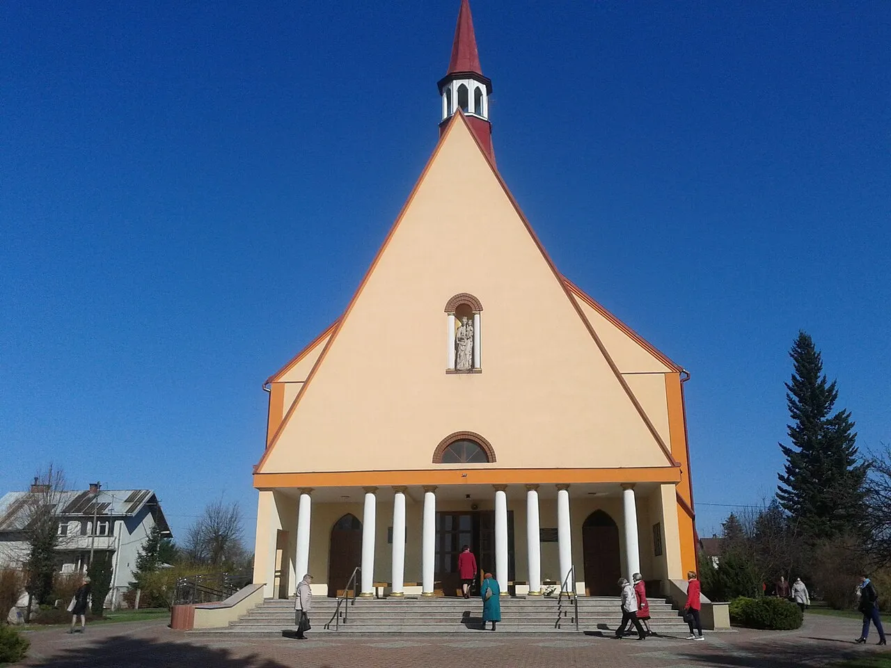 Kościół - Parafia NMP Królowej Polski