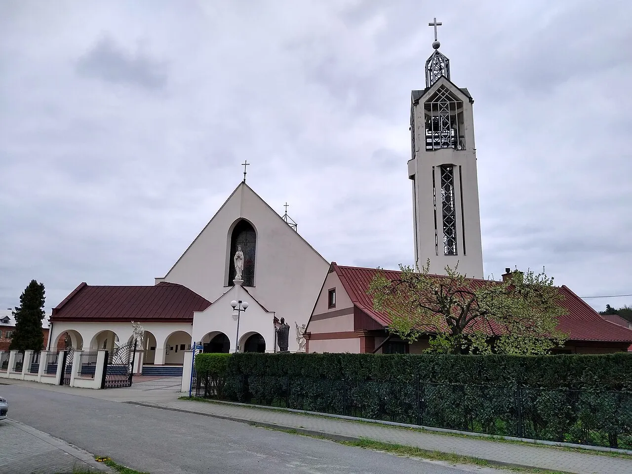 Kościół - Parafia NMP Królowej Polski