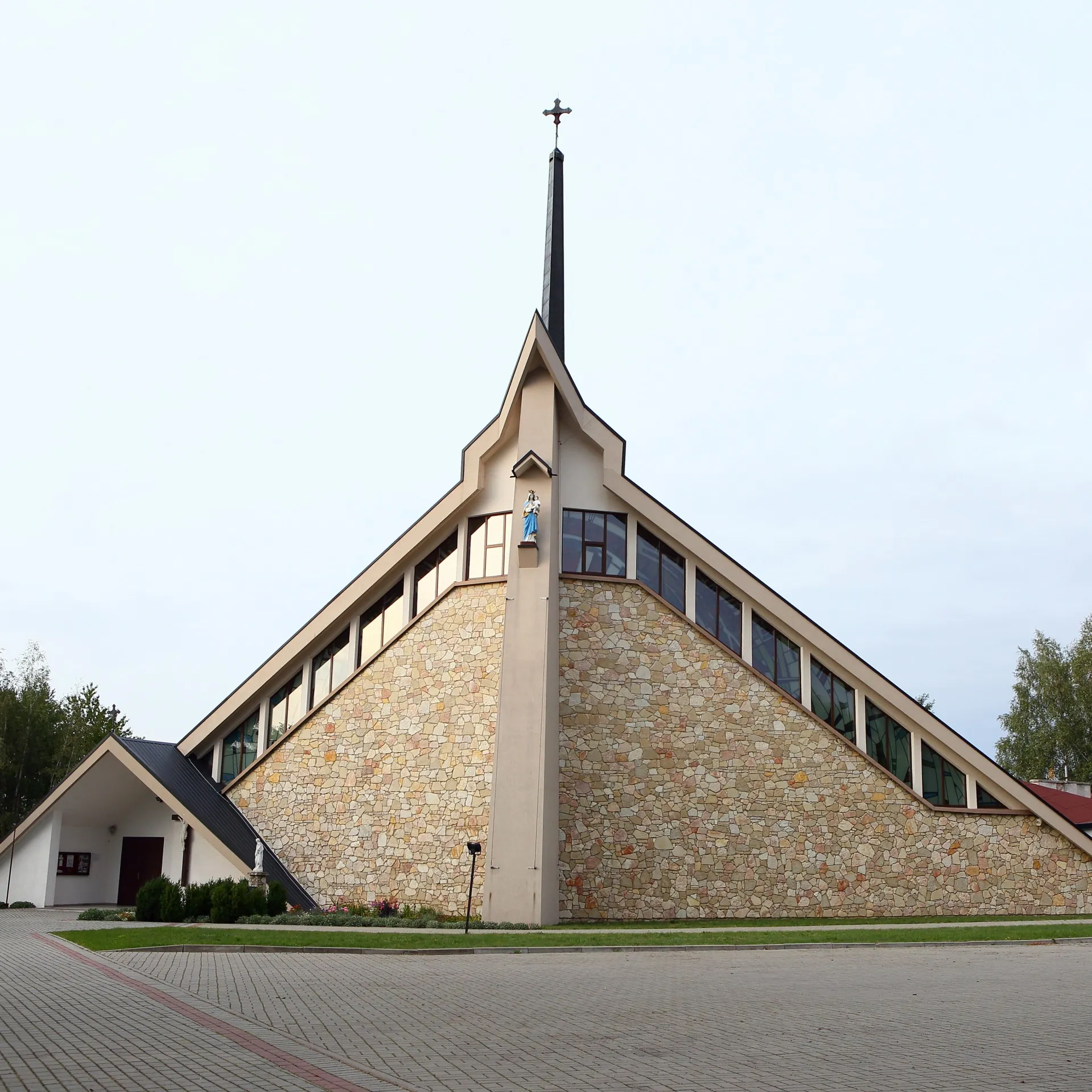 Kościół - Parafia NMP Królowej Polski