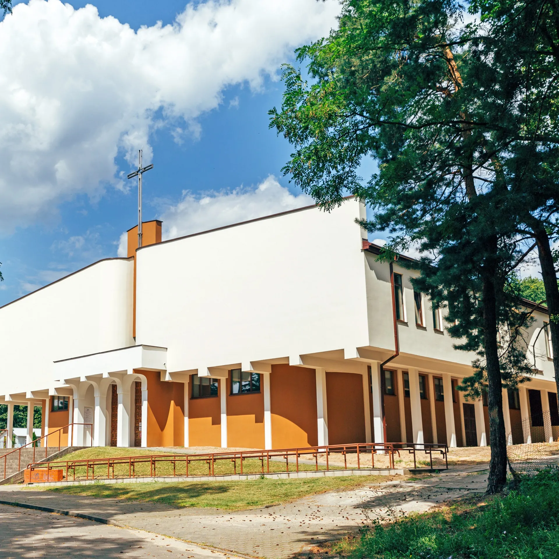 Kościół - Parafia NMP Królowej Polski