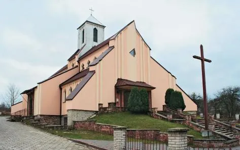 Kościół - Parafia NMP Królowej Świata