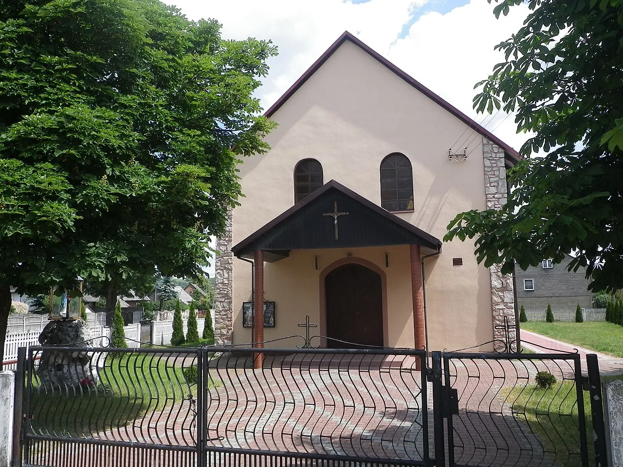 Kościół - Parafia NMP Różańcowej i św. Franciszka z Asyżu