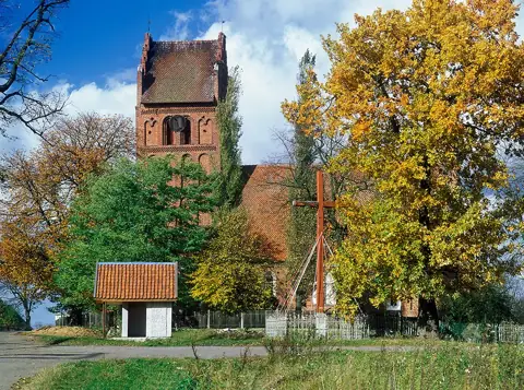 Kościół: Parafia NMP Szkaplerznej, Lwowiec