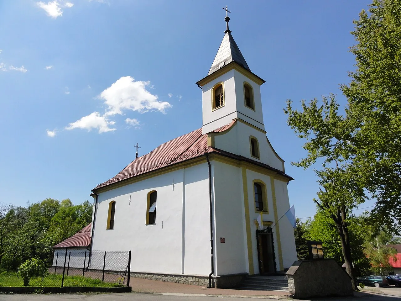 Kościół - Parafia Podwyższenia Krzyża Świętego