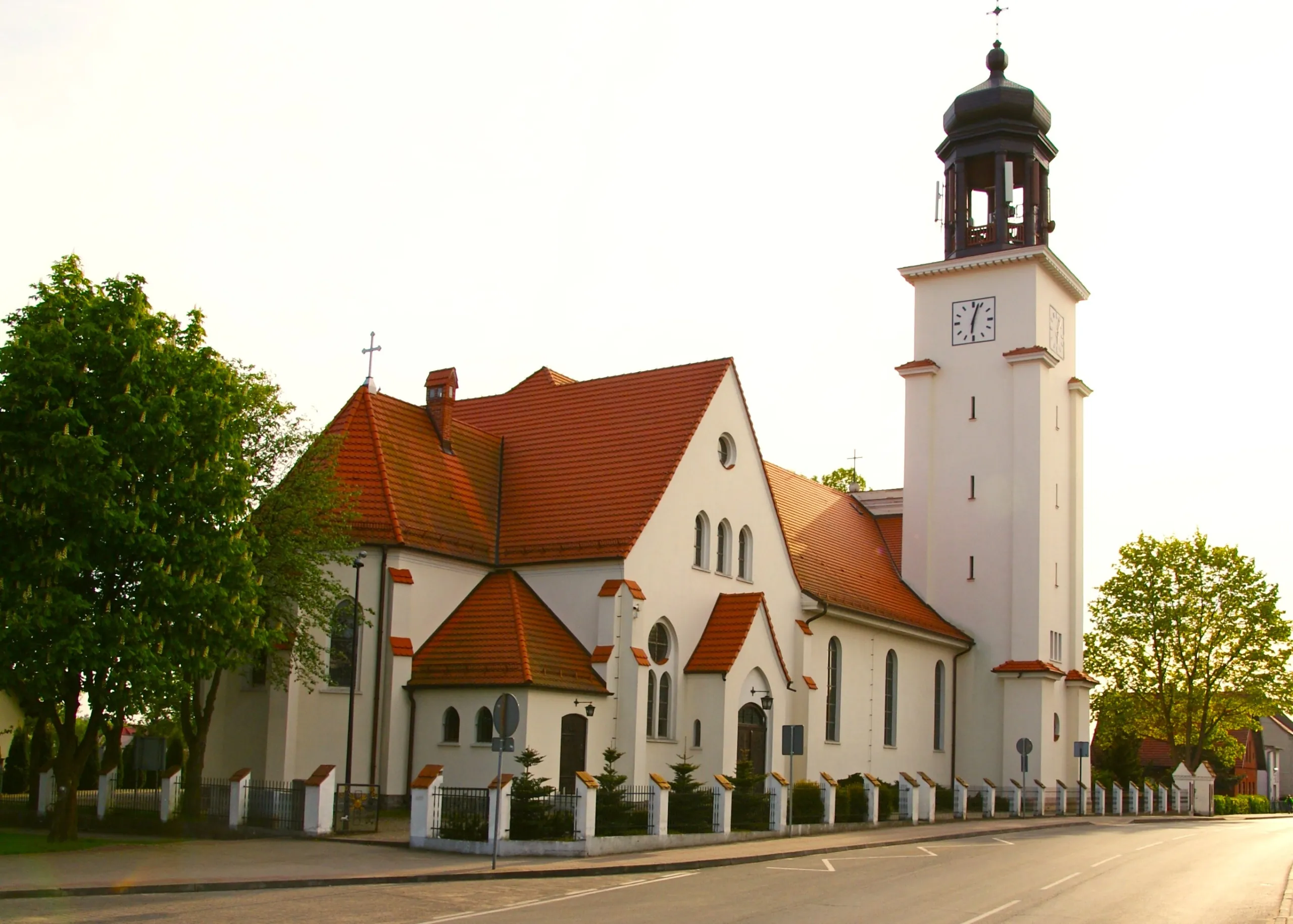 Kościół - Parafia Podwyższenia Krzyża Świętego
