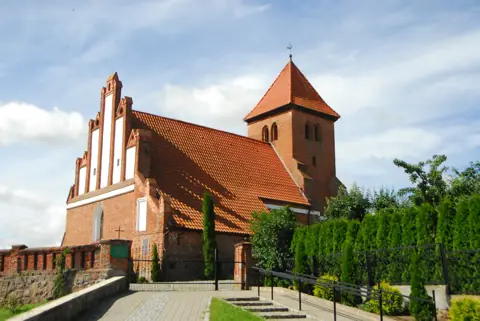 Kościół: Parafia Podwyższenia Krzyża Świętego, Dąbrówka