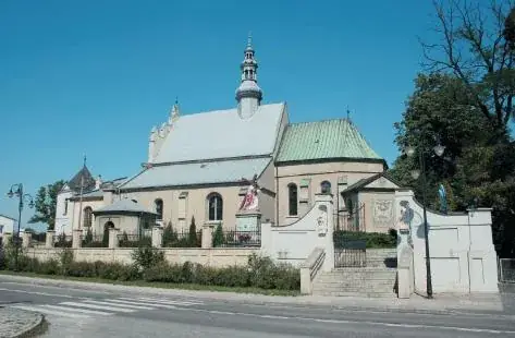 Kościół: Parafia Trójcy Świętej, Jędrzejów