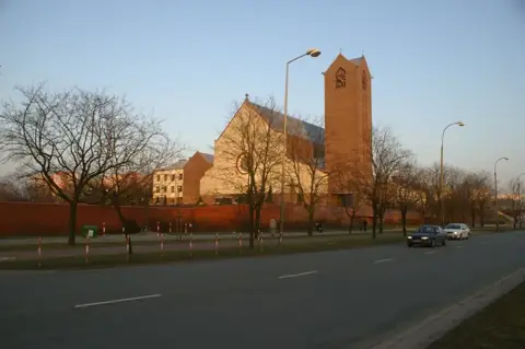 Kościół: Parafia Zesłania Ducha Świętego, Warszawa