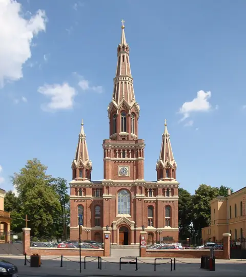 Kościół: Parafia Najświętszego Imienia Jezus, Łódź