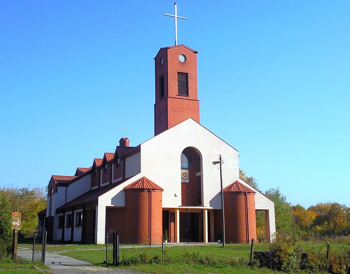 Kościół - Parafia Świetych Archaniołów
