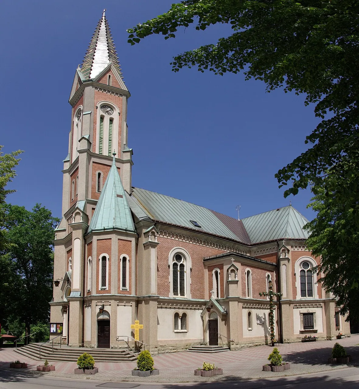 Kościół - Parafia św. Ap. Szymona i Judy Tadeusza