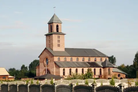 Kościół: Parafia św. Faustyny Kowalskiej, Łask