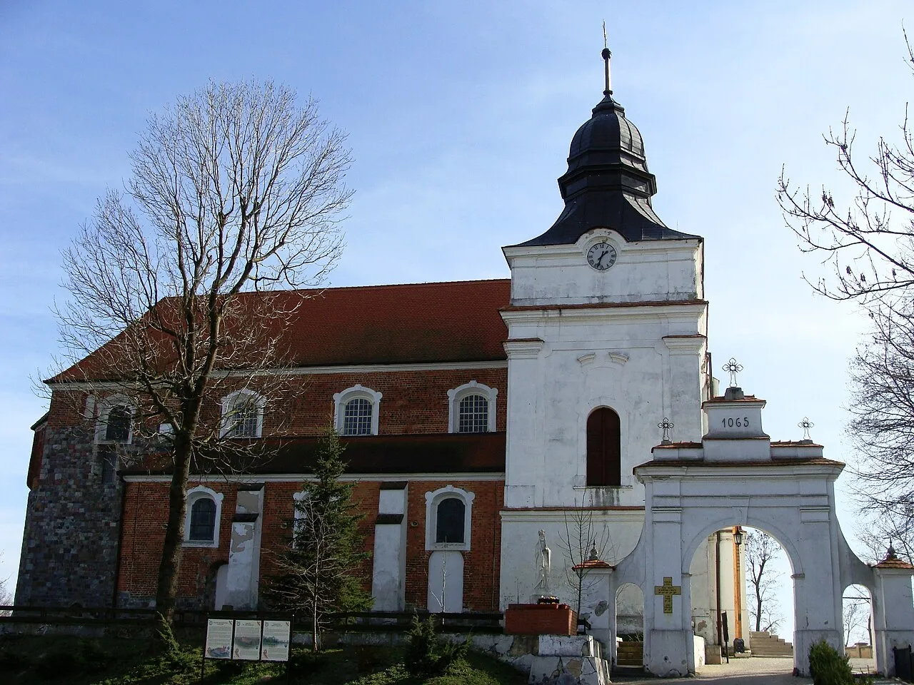 Kościół - Parafia św. Jana Ap.