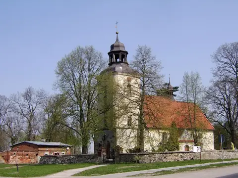 Kościół: Parafia św. Katarzyny Aleksandryjskiej i NMP Wspomożycielki Wiernych, Nawra
