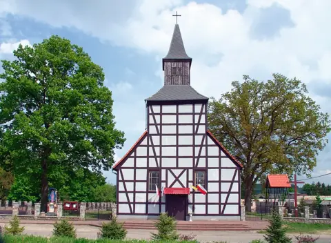 Kościół: Parafia św. Kazimierza, Mikorowo