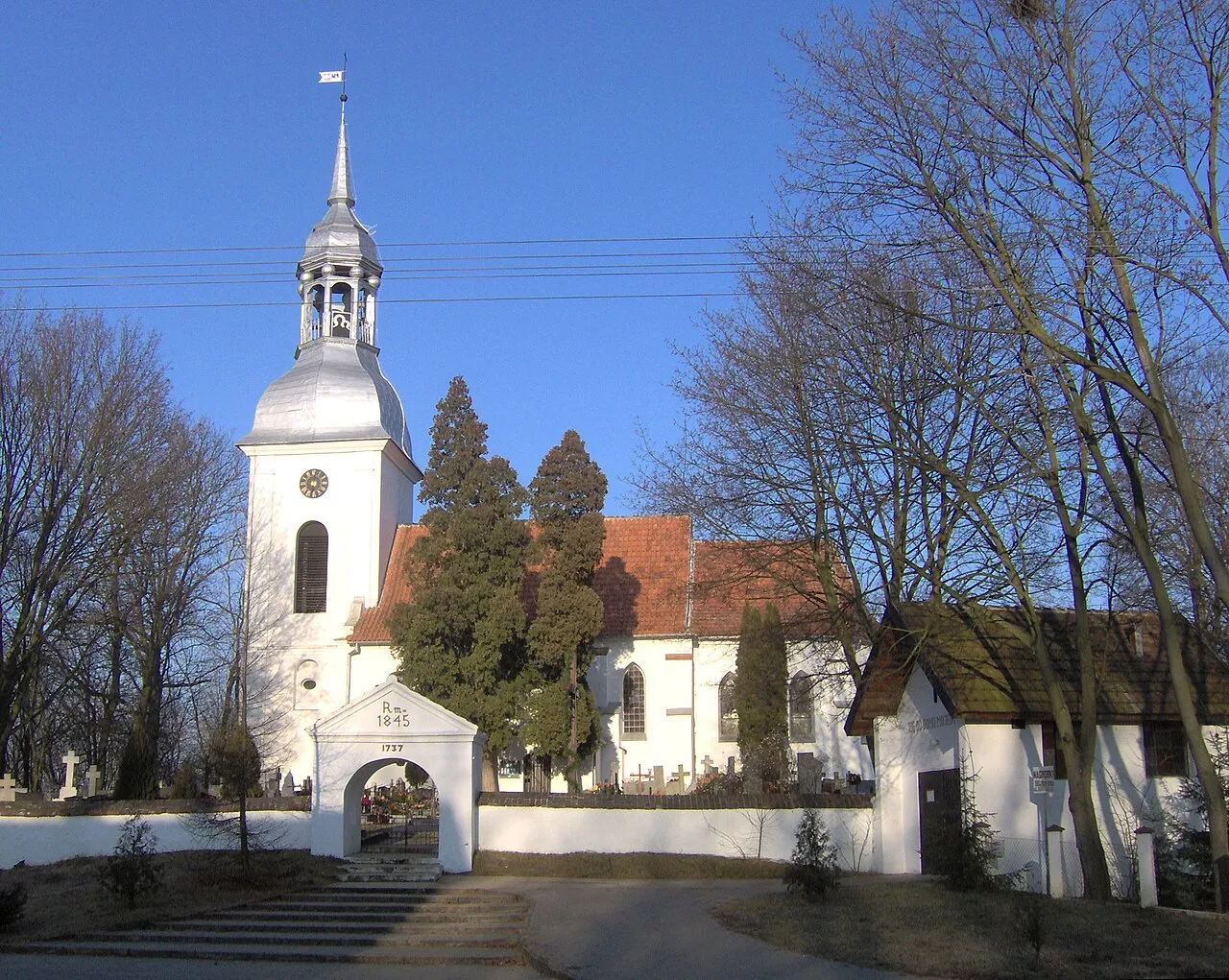 Kościół: Parafia św. Mikołaja BPa, Stanisława BM i Jana Chrzciciela, Ostromecko