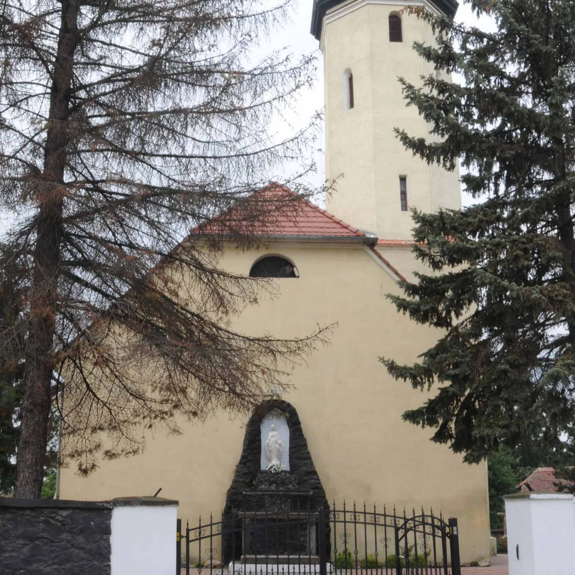 Parafia Narodzenia NMP - zdjęcie 2