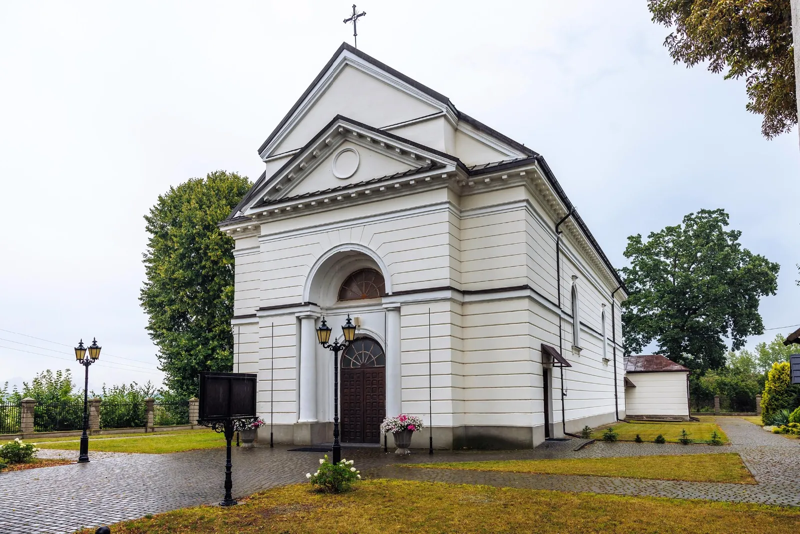 Kościół: Parafia św. Stanisława BM, Płoniawy-Bramura