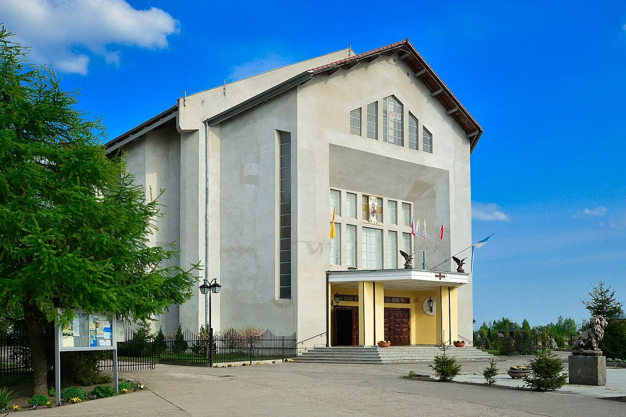 Kościół - Parafia św. Stanisława BM i św. Teresy od Dzieciątka Jezus Dziewicy i Doktora Kościoła